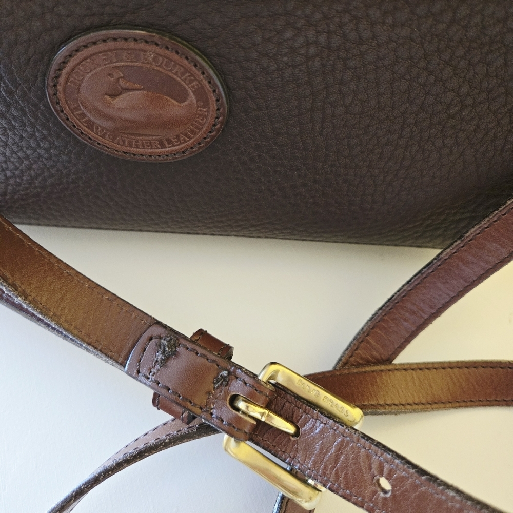 Vintage Dooney & Bourke Brown Zip Top Front Buckle Pebbled Leather Crossbody Bag - Picture 15 of 15
